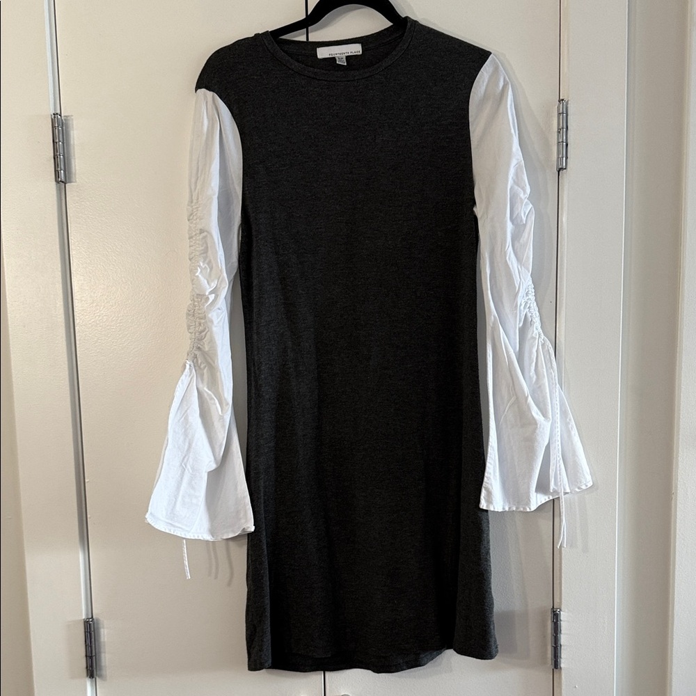 Contrast Long Sleeve Shift Dress in Dark Gray and White